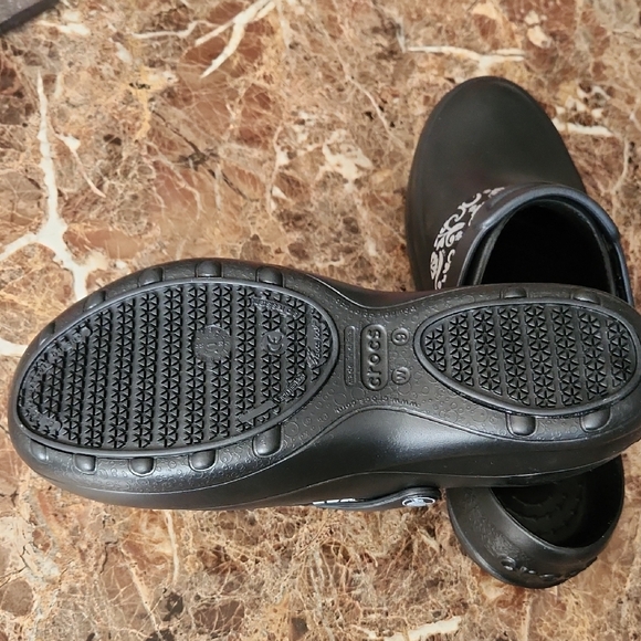 CROCS Black and Gray Floral Mules - Picture 5 of 5